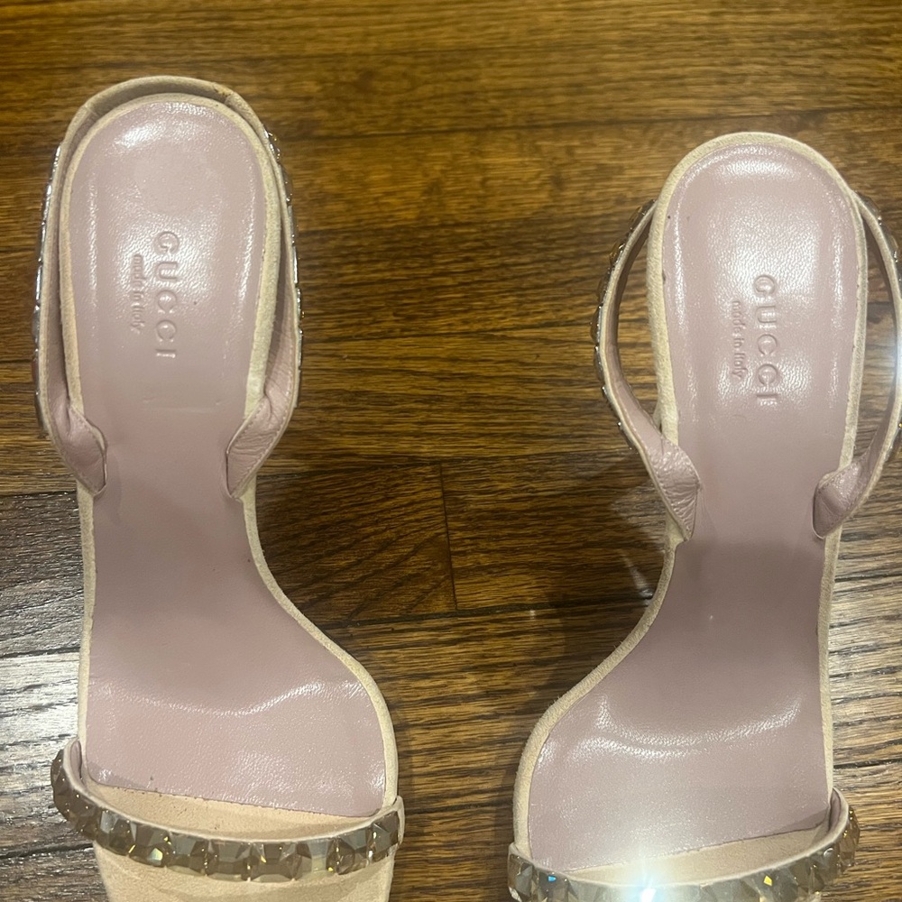 Gucci Pink Heels Modern Elegant Design